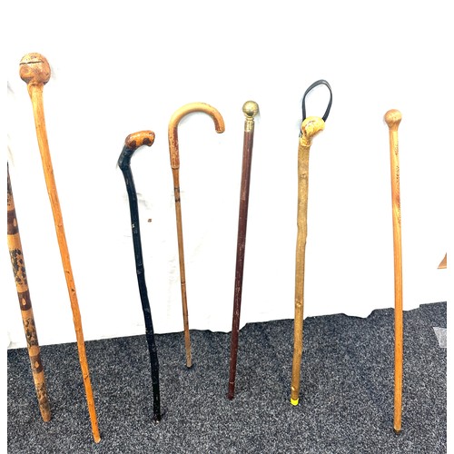 133 - Selection of vintage walking sticks, various handle designs  (8 sticks in total)