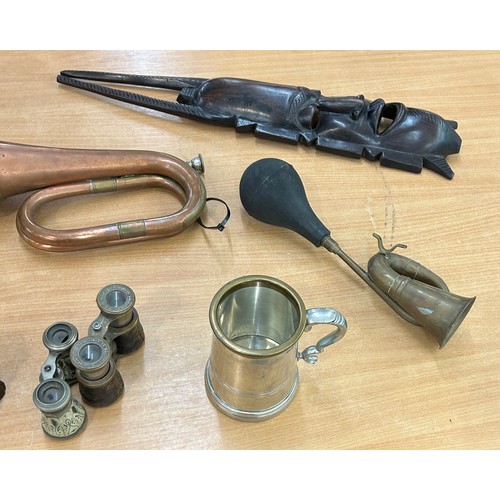 198 - Selection of collectables to include onyx pieces, brass car horn, wooden mask, bugle etc