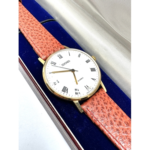 463 - Vintage Gents Sekonda Wrist Watch 23 Jewels the watch winds and ticks