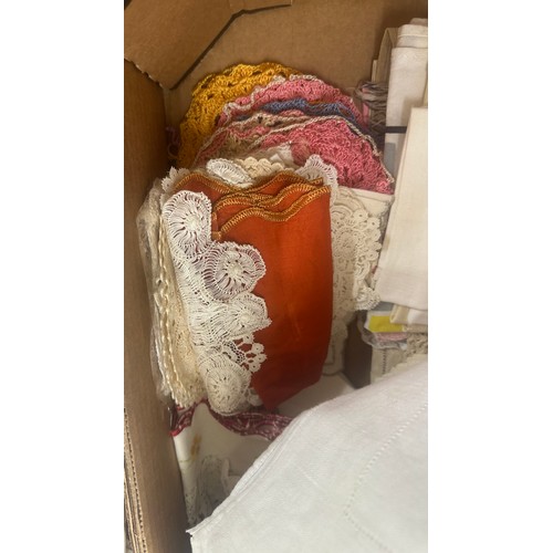 182 - Large selection of vintage and later linen