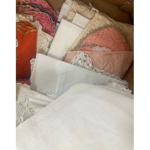 182 - Large selection of vintage and later linen