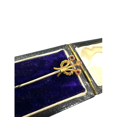 120 - Antique Boxed 15ct gold sapphire ruby & pearl set stick pin original boxed