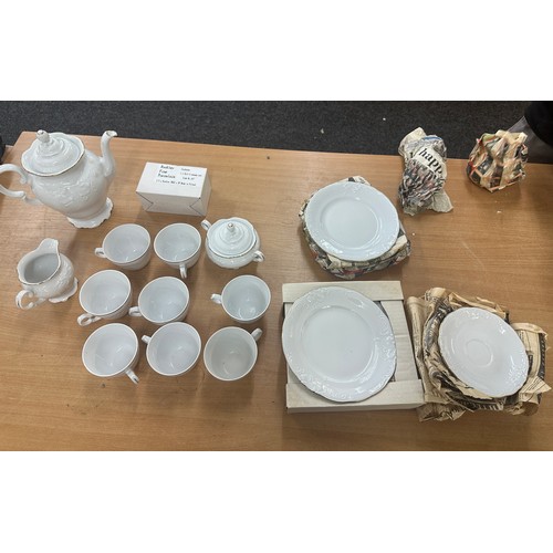 199 - Rockley porcelain china, made in poland, includes 9 dinner plates, dessert bowls, 12 side plates, 9 ... 