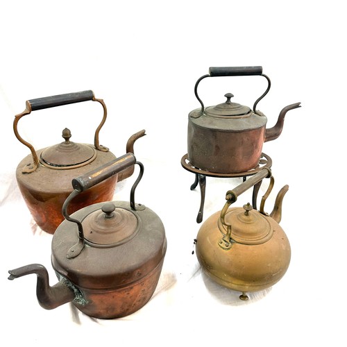 117 - Selection of vintage copper and brass kettles with one stand