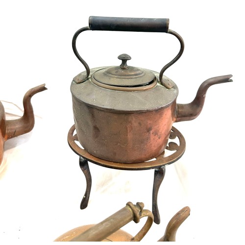 117 - Selection of vintage copper and brass kettles with one stand