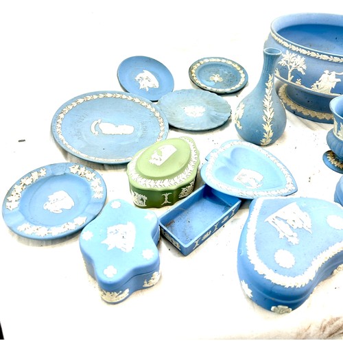 207 - Selection of Wedgwood blue Jasperware, to include trinkets, bowl, palte etc