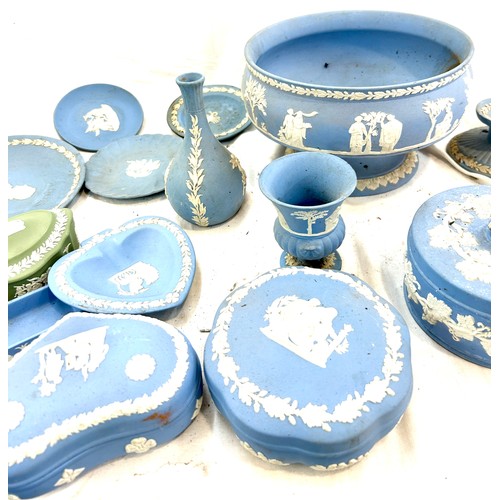 207 - Selection of Wedgwood blue Jasperware, to include trinkets, bowl, palte etc