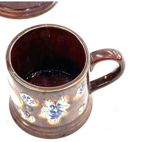 62 - Selection of bargeware pieces to include a kettle, sugar jar, jug and cup