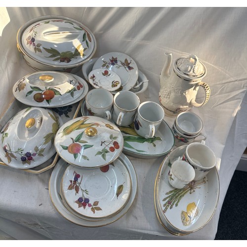 119 - Selection of Royal Worcester pottery
