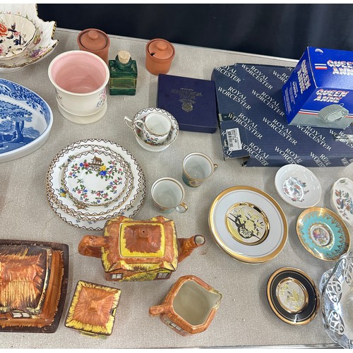 219 - Selection of collectables to include Royal Worcester, Masons etc