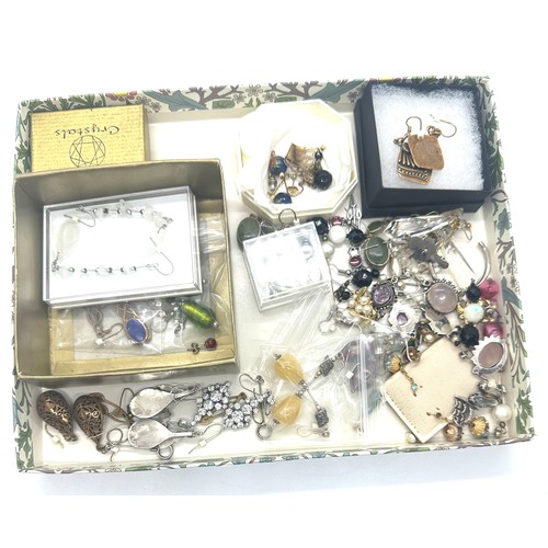 413 - Tray of assorted ladies earrings to include silver pieces