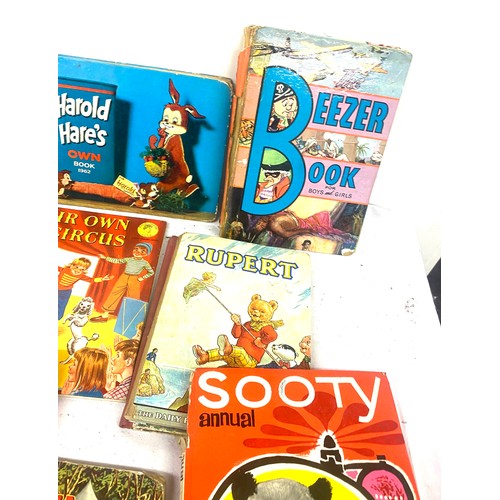 204 - Selection of vintage annuals includes sooty, rupert etc