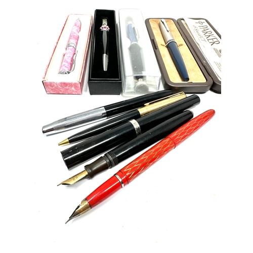 487 - selection of vintage and later pens & fountain pend includes 14ct gold parker duofold no cap sheaffe... 