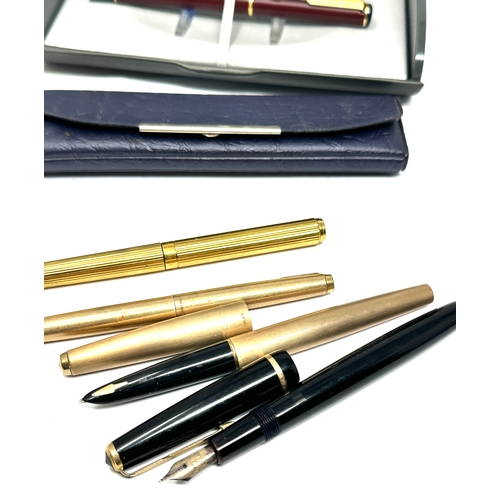 491 - Selection of parker pens includes 14ct gold nib parker junior fountain pen etc