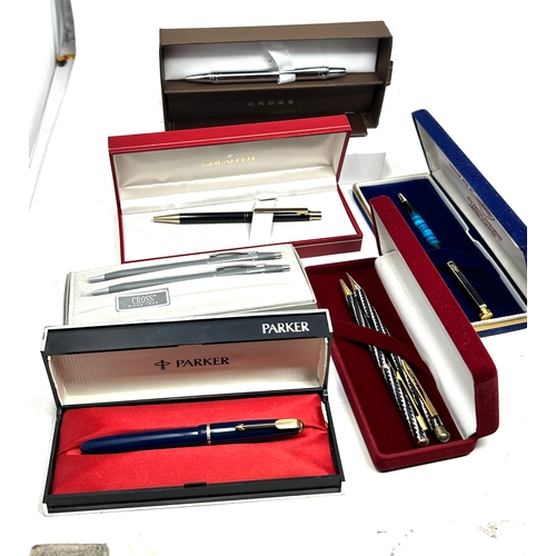 488 - Selection of boxed pens inc 14ct gold parker fountain pen