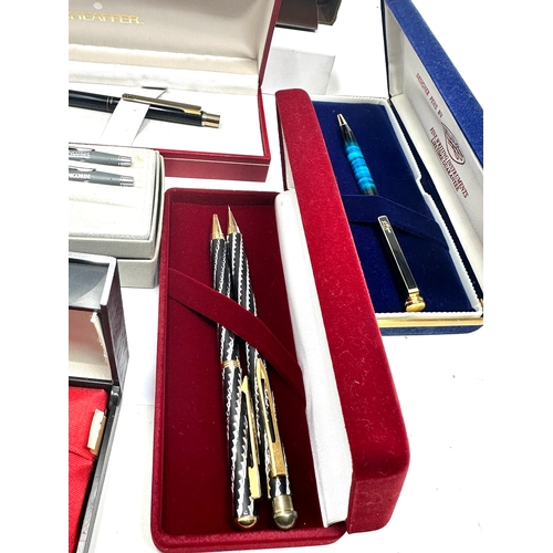 488 - Selection of boxed pens inc 14ct gold parker fountain pen