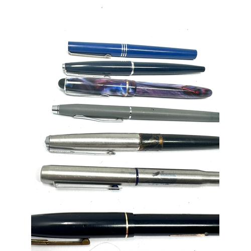 490 - Selection of pens includes parker