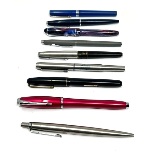 490 - Selection of pens includes parker