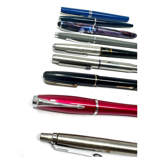 490 - Selection of pens includes parker