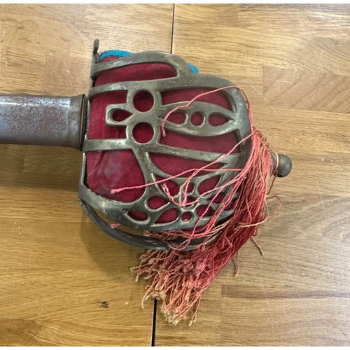 134 - vintage scottish cavalry/ highlanders sword with scabbard