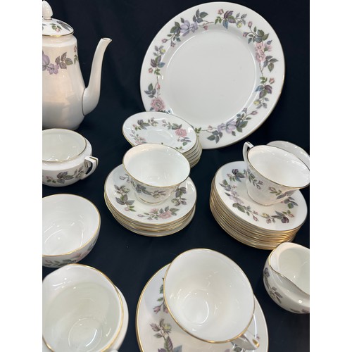 478 - Selection Of Royal Worcester part tea services incldes 2 tea pots, cups, saucers etc