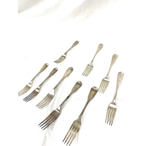 322 - Selection of Georgian silver forks, total weight 590 grams