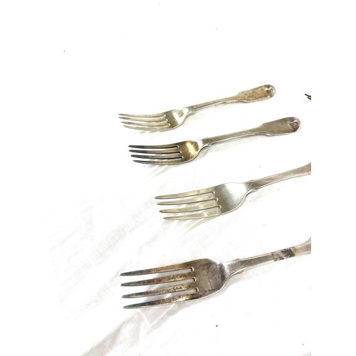 322 - Selection of Georgian silver forks, total weight 590 grams