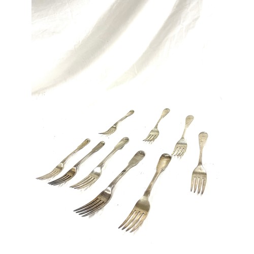 322 - Selection of Georgian silver forks, total weight 590 grams