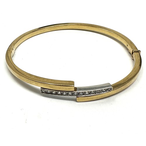 116 - 9ct Gold Diamond Hinged Bangle (8.8g)