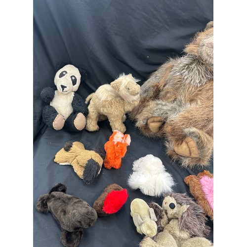 198 - Selection of vintage teddy bears includes vintage charlie bear