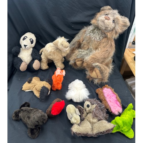 198 - Selection of vintage teddy bears includes vintage charlie bear