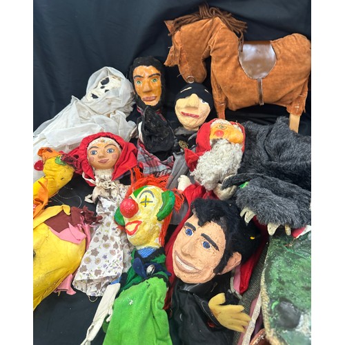 132 - Large selection of vintage Puppets includes aligator, donkey etc