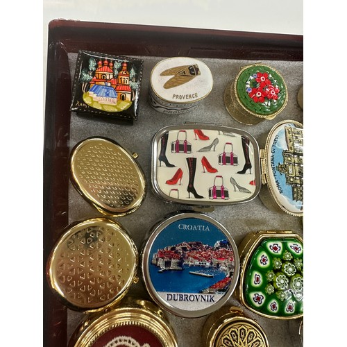 509 - Selection of assorted trinkets includes abalone shell etc