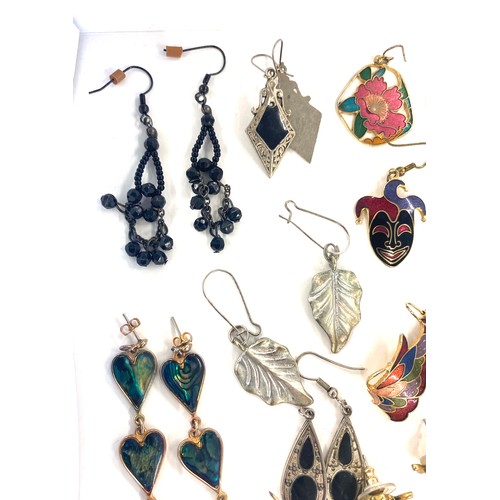 519 - Selection of matching earrings