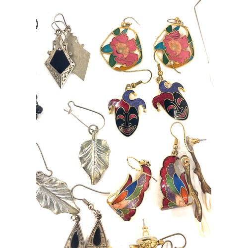 519 - Selection of matching earrings