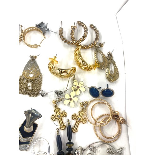 543 - Selection of matching earring sets