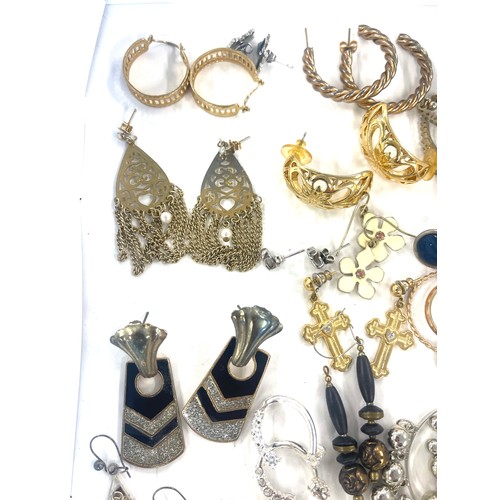 543 - Selection of matching earring sets