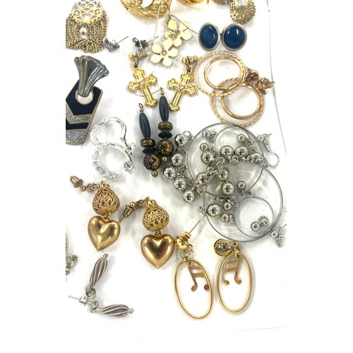 543 - Selection of matching earring sets