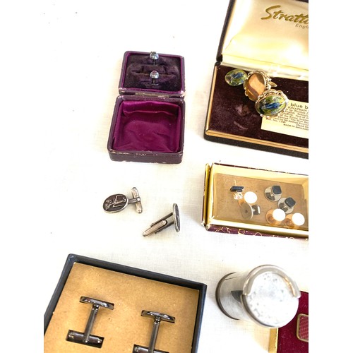 420 - Tray of cufflinks etc