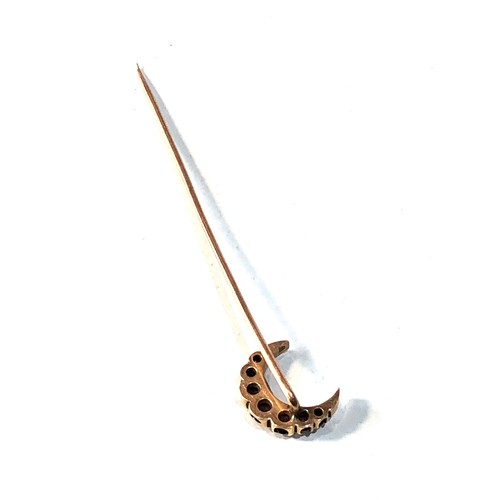 581 - 9ct gold antique garnet crescent stick pin weight 2.5g