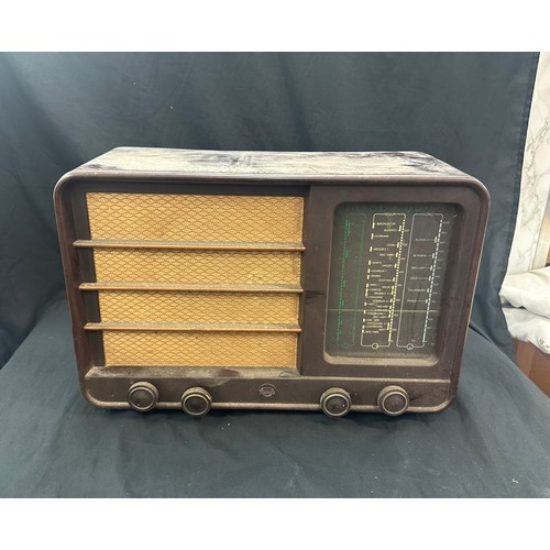 50 - Vintage bakelite radio, untested