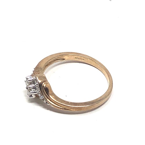 579 - 9ct gold diamond  ring (2.1g)