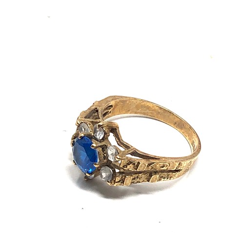 572 - 9ct gold vintage blue & clear paste ring (2.7g)