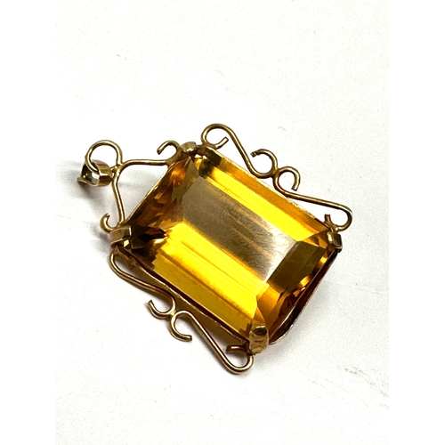 73 - 18ct gold citrine pendant measures approx 3cm drop by 2.3cm weight 7.1g