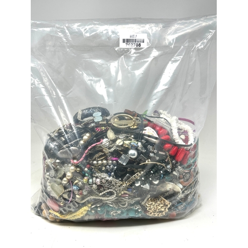 446 - 10kg UNSORTED COSTUME JEWELLERY inc. Bangles, Necklaces, Rings, Earrings.