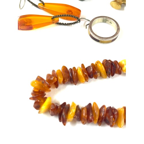 437 - Vintage amber jewellery to include silver rings etc