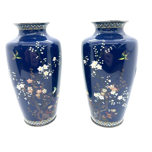 498 - Fine pair of antique Japanese Meiji period vases, signatures to base, very good condition, no restor... 