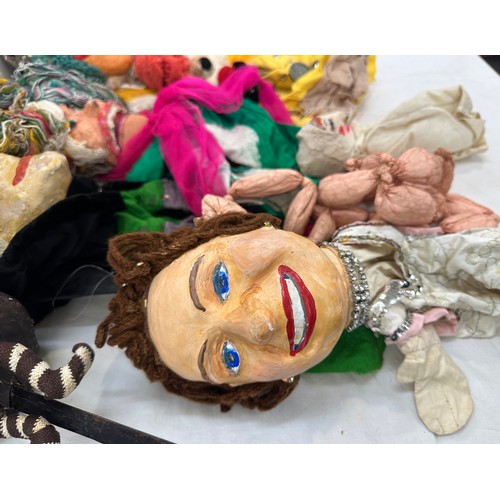 193 - Large selection of assorted vintage and later dolls, puppets etc