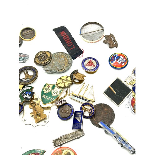 45 - Vintage mixed pin badge collection