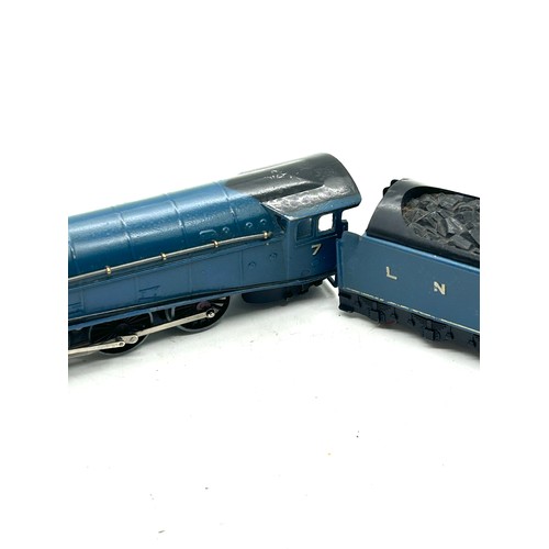 389 - Vintage hornby dublo 00 gauge sir Nigel Gresley Loco and tender